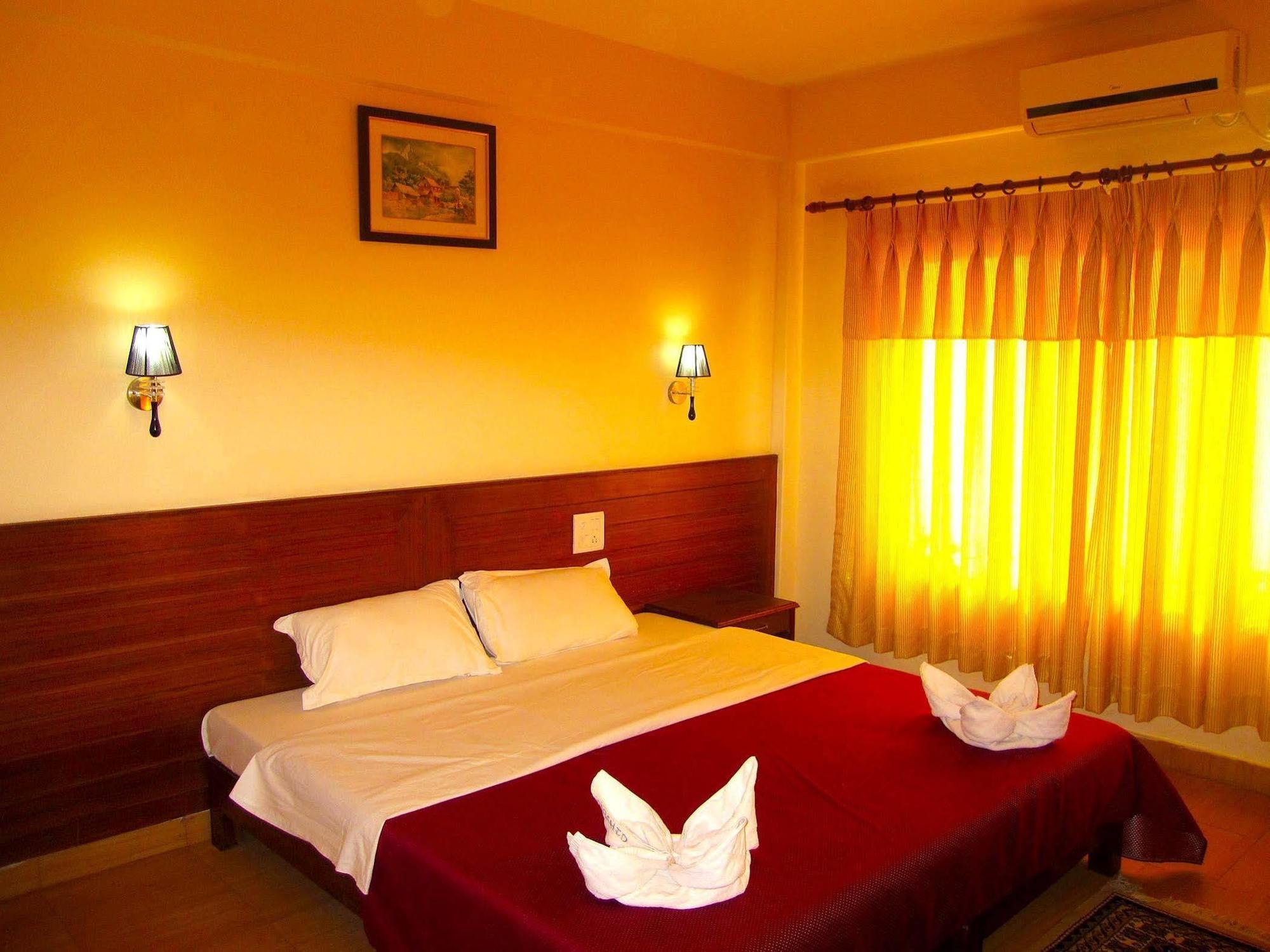 Hotel Orchid Покхара Экстерьер фото