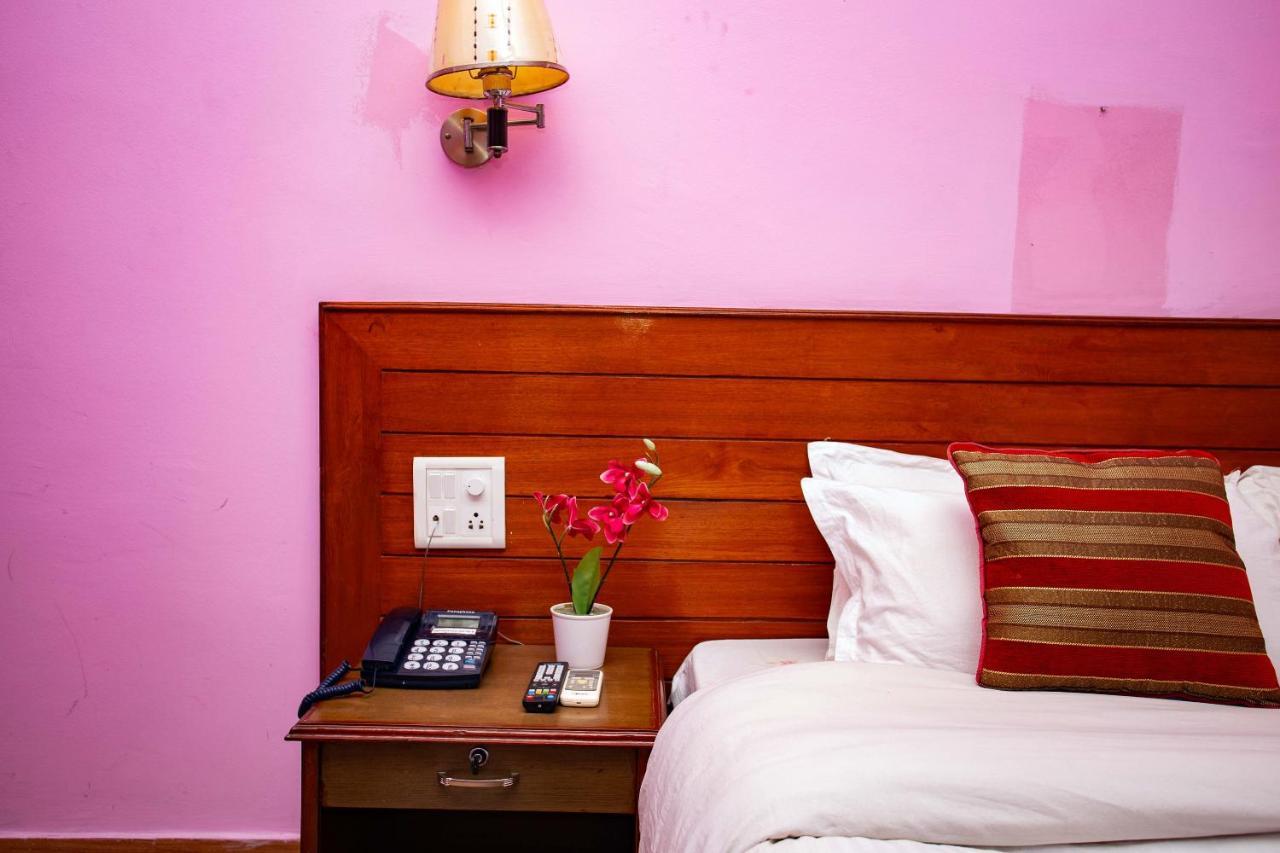 Hotel Orchid Покхара Экстерьер фото